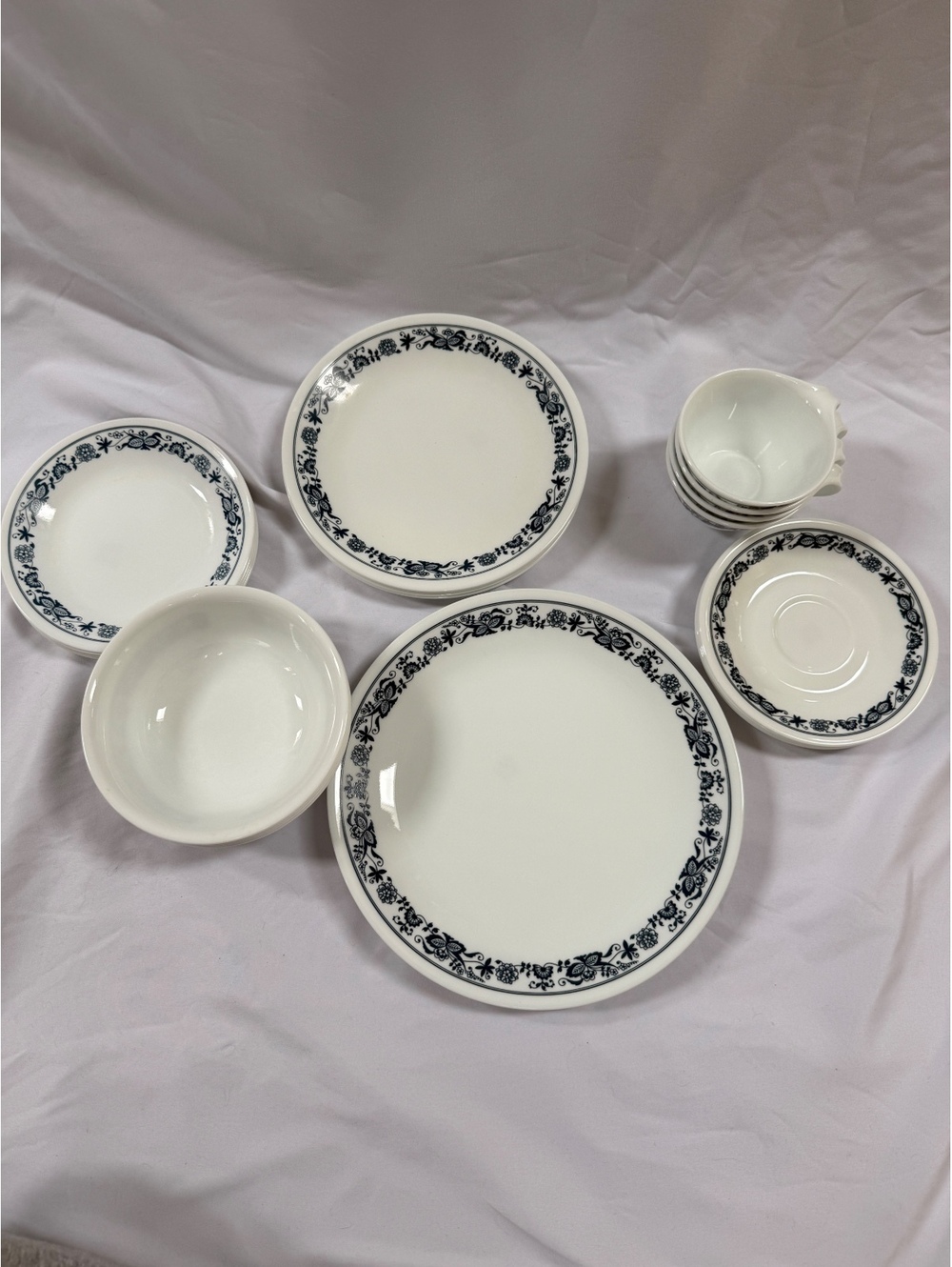 Corelle Winter Frost White Blue Floral 24-Piece Dinnerware Set